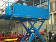 Loading dock lift for double deck vehicles
