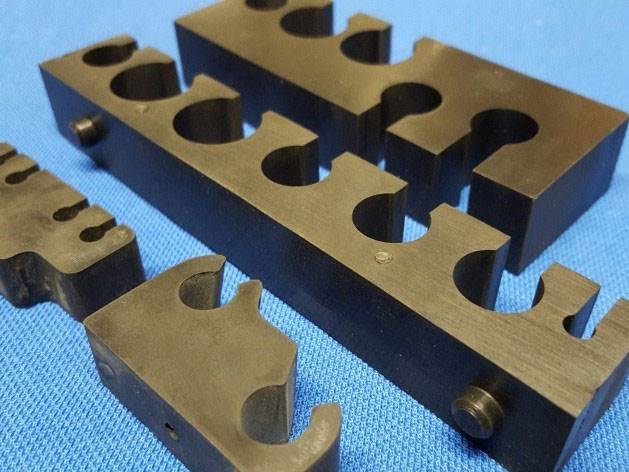 Rubber pipe clips