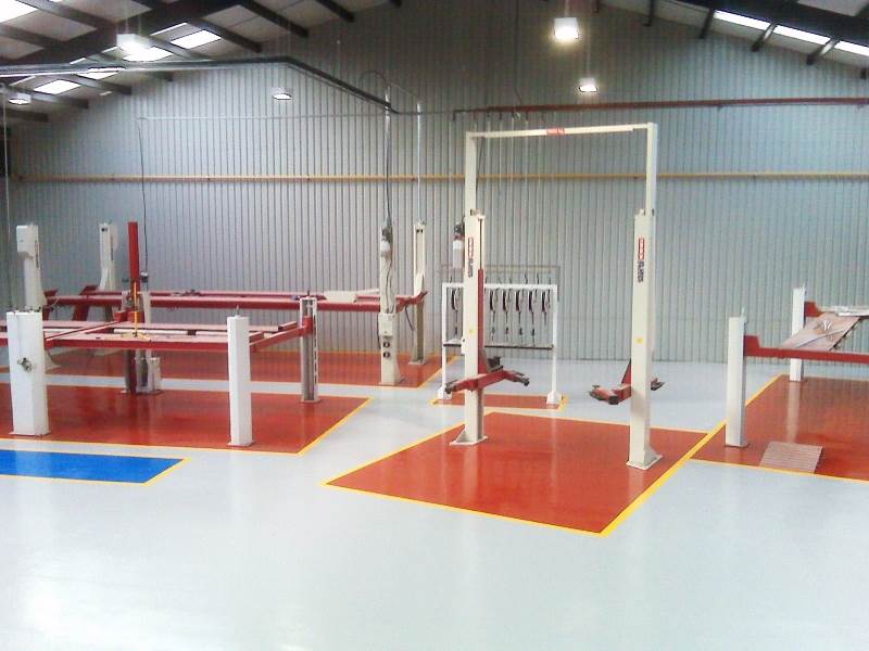 Industrial floor painting in an automotive garage