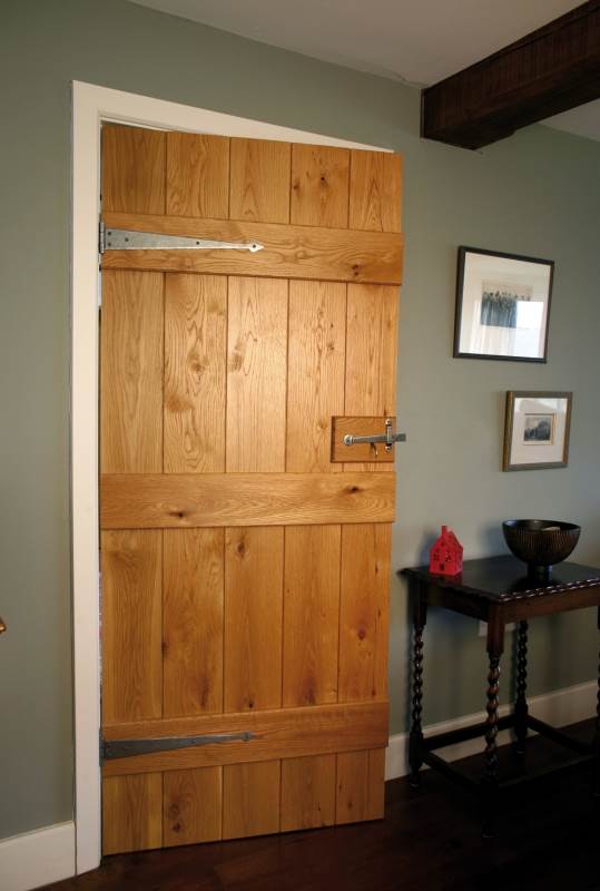 Pewter patina arrow end t hinges & thumblatch