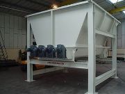 Live bottom bin reception unit