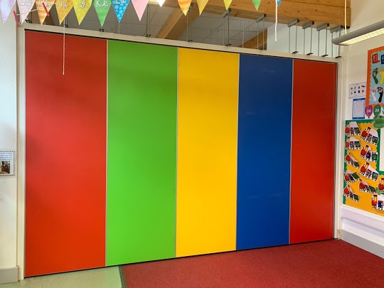 Moving Designs installs a vibrant partition for a vibrant school