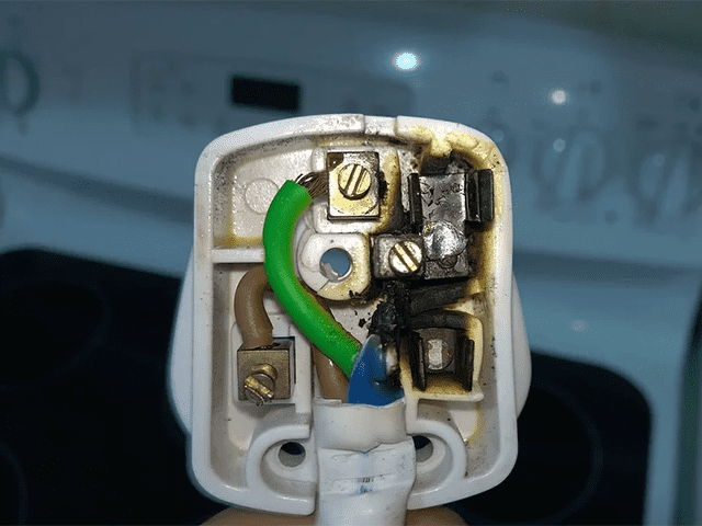 Wrong Fuse in Plug