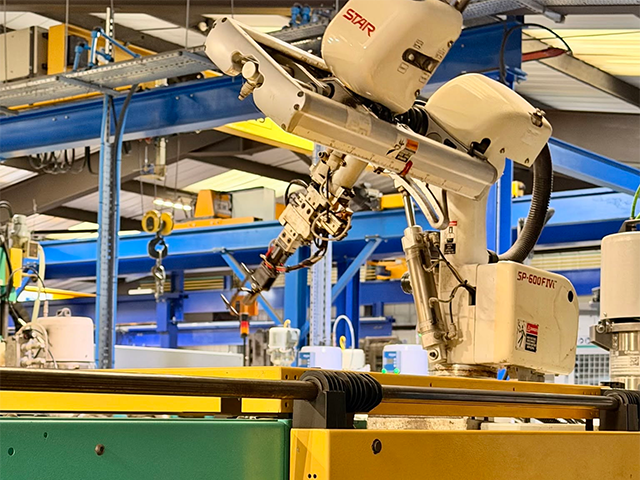 Robotic Plastic Injection Moulding Systems