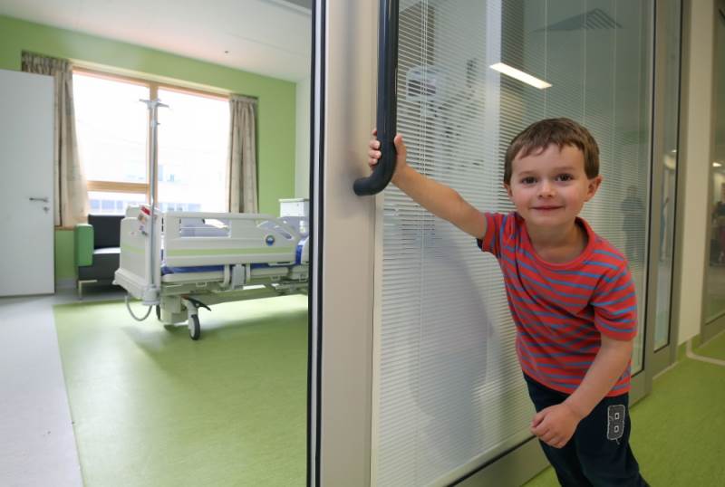 Alder Hey Childrens Hospital and Axis Flo-Motion Doors