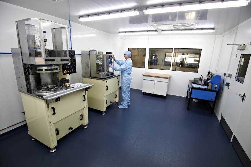 Double sided polishing machines