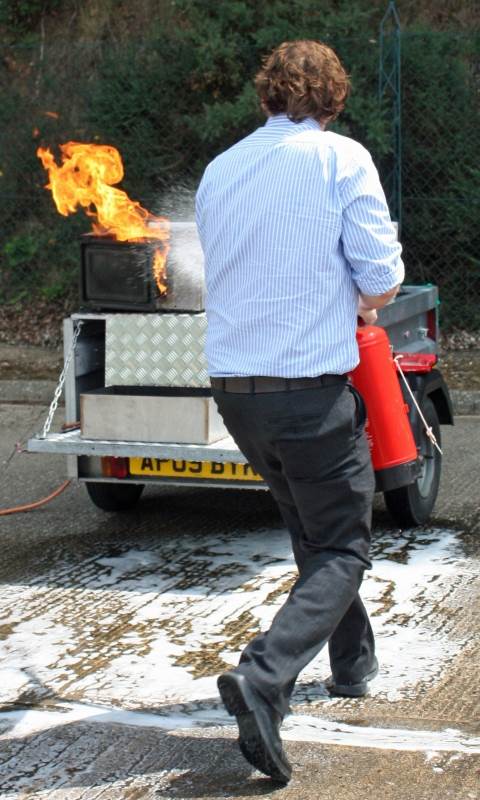 Fire warden training on Eco friendly fire simulato